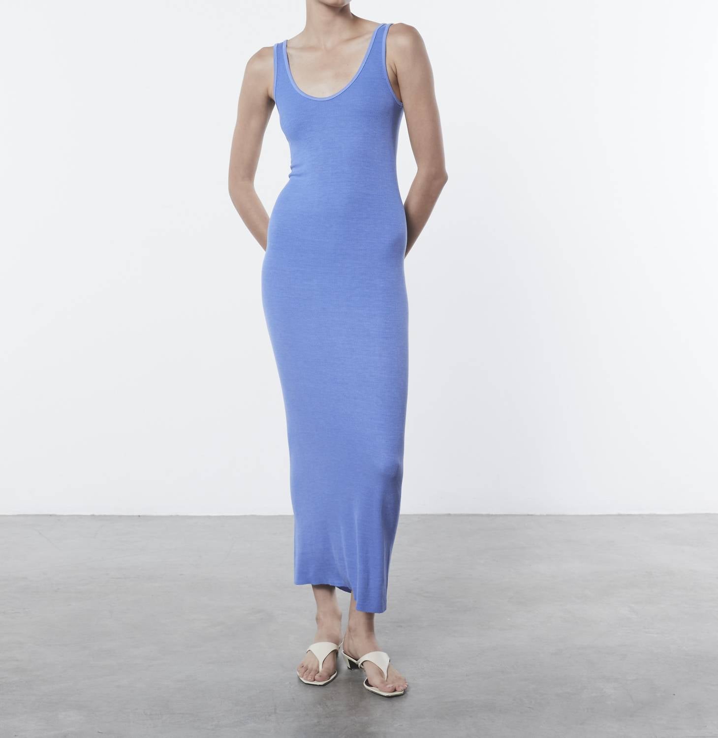 Платье-макси из эластичного шелкового трикотажа цвета василька Enza Costa, цвет cornflower
Платье-макси из эластичного шелкового трикотажа цвета василька Enza Costa, цвет cornflower