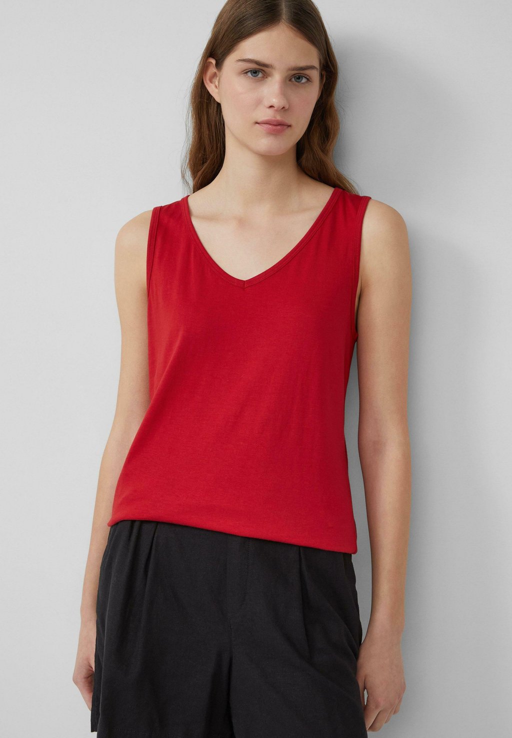 Топ MIT CUT-OUT UND SCHLEIFE s.Oliver, красный
Топ MIT CUT-OUT UND SCHLEIFE s.Oliver, красный