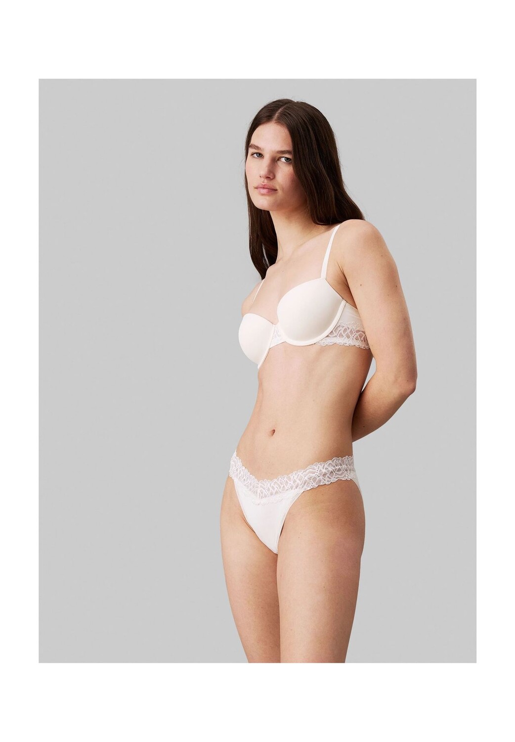 Женский кружевной бюстгальтер-балконет Attraction Calvin Klein, белый
Женский кружевной бюстгальтер-балконет Attraction Calvin Klein, белый