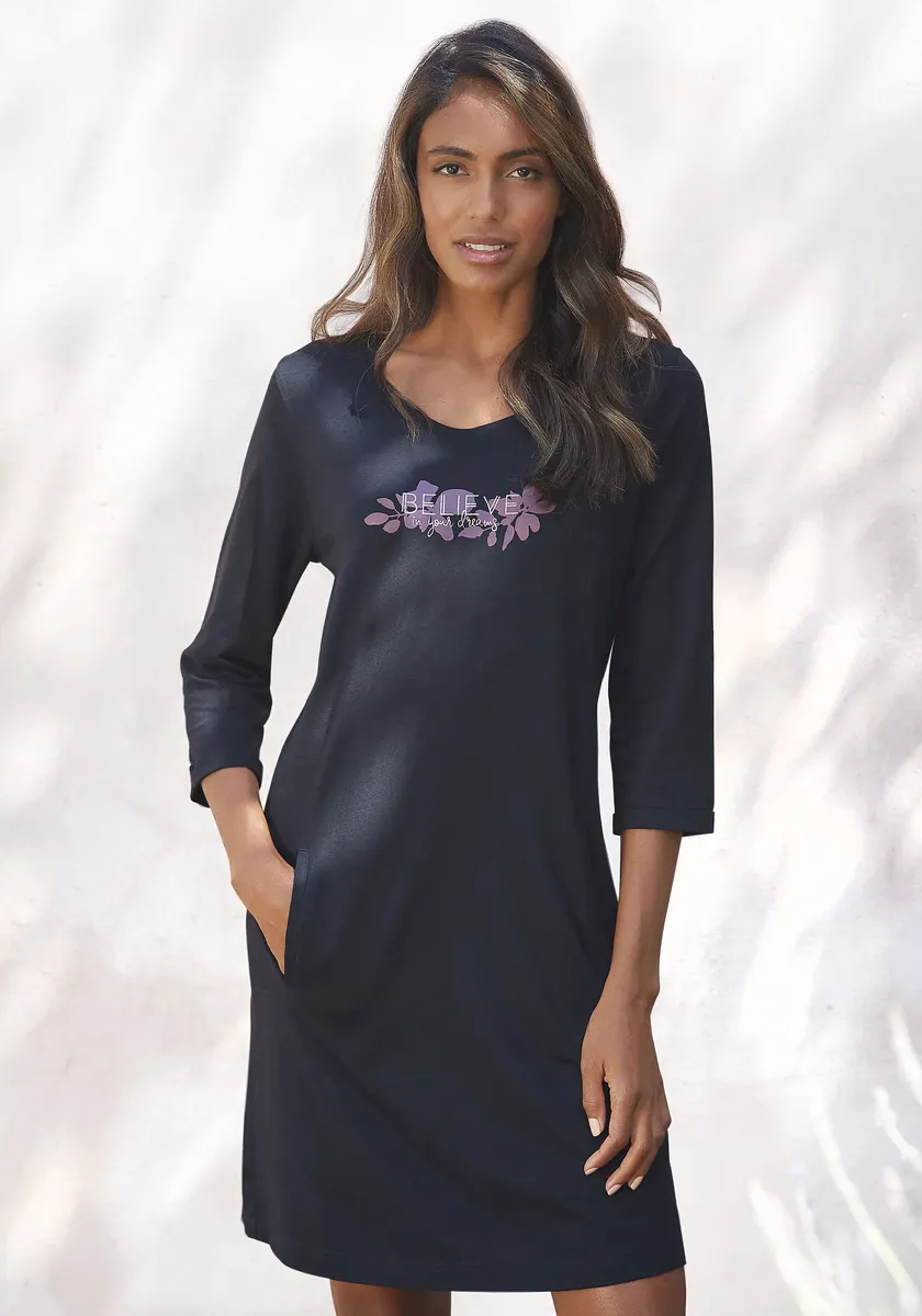 Пижама LASCANA, с рукавами 3/4 и небольшим принтом спереди, фиолетовый 
Пижама LASCANA, с рукавами 3/4 и небольшим принтом спереди, фиолетовый