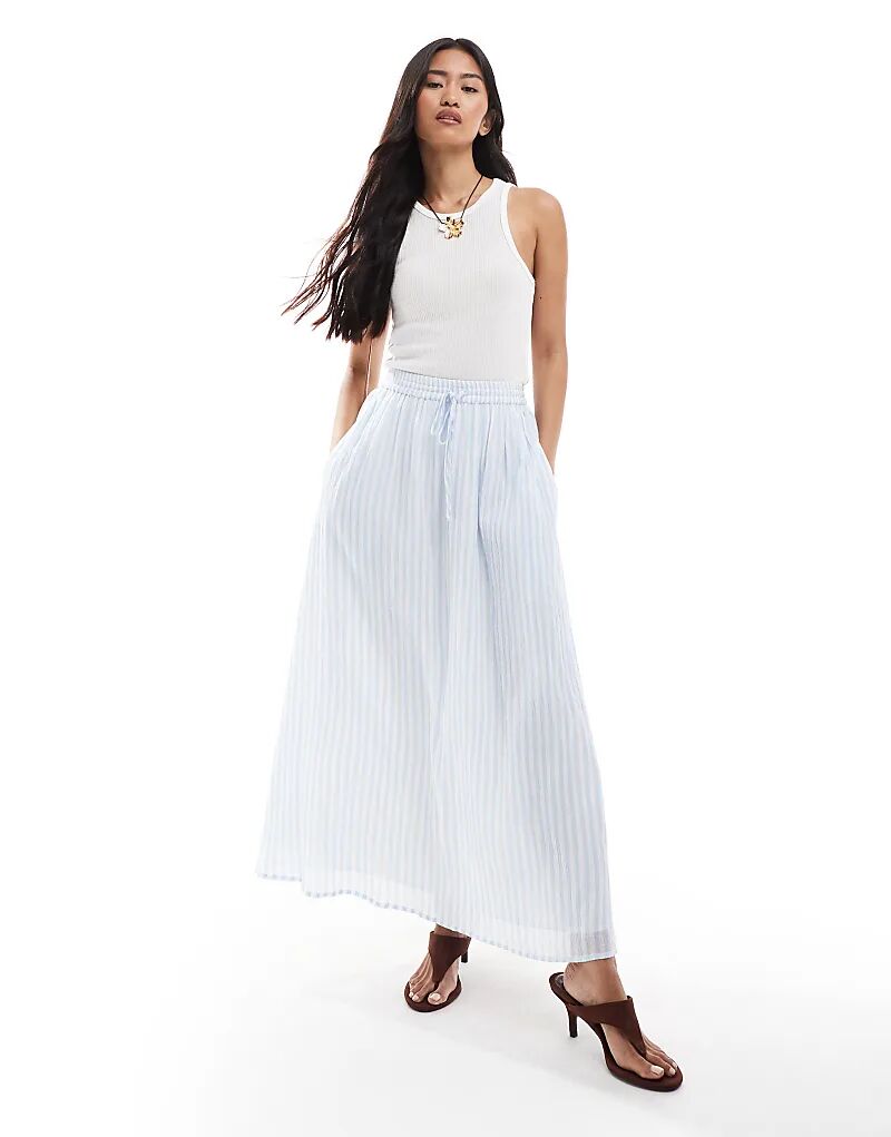 Юбка макси Miss Selfridge с синим полосатым принтом
Юбка макси Miss Selfridge с синим полосатым принтом