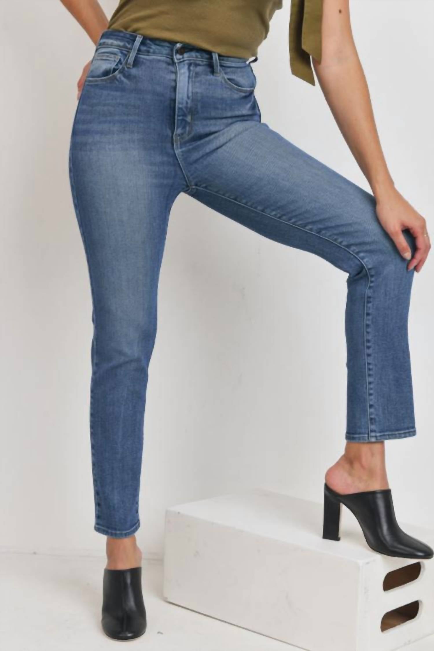 Джинсы Peyton из денима средней толщины JUST BLACK DENIM, цвет medium denim
Джинсы Peyton из денима средней толщины JUST BLACK DENIM, цвет medium denim