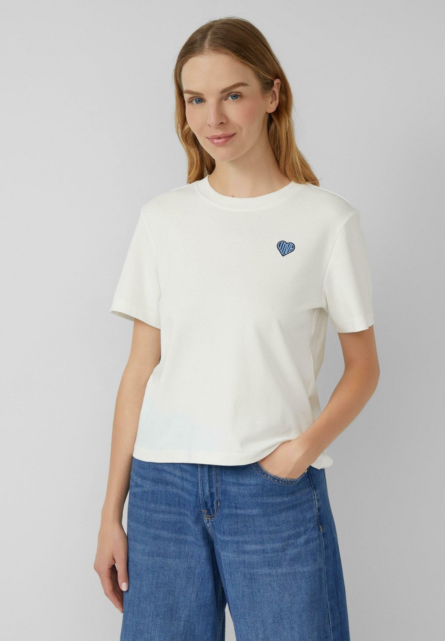 Футболка s.Oliver AUS INTERLOCK MIT KLEINEM PATCH, Creme/Off-White, Белый, Футболка s.Oliver AUS INTERLOCK MIT KLEINEM PATCH, Creme/Off-White
Футболка s.Oliver AUS INTERLOCK MIT KLEINEM PATCH, Creme/Off-White, Белый, Футболка s.Oliver AUS INTERLOCK MIT KLEINEM PATCH, Creme/Off-White