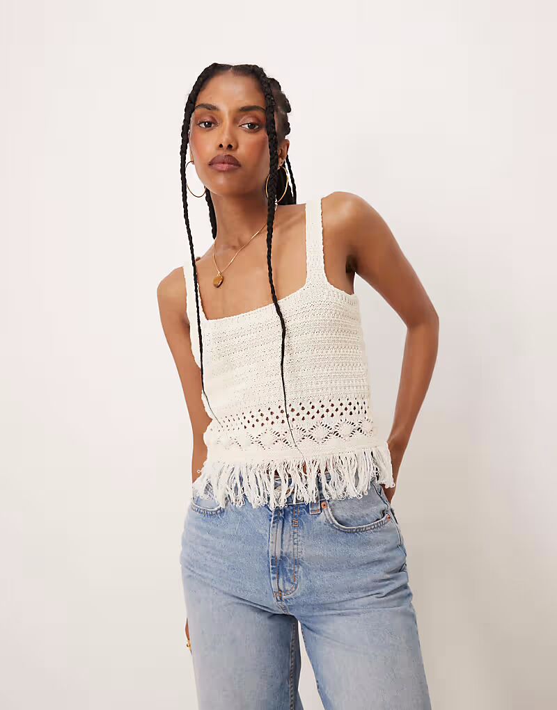 Вязаный топ крючком с бахромой цвета экрю от ASOS DESIGN
Вязаный топ крючком с бахромой цвета экрю от ASOS DESIGN