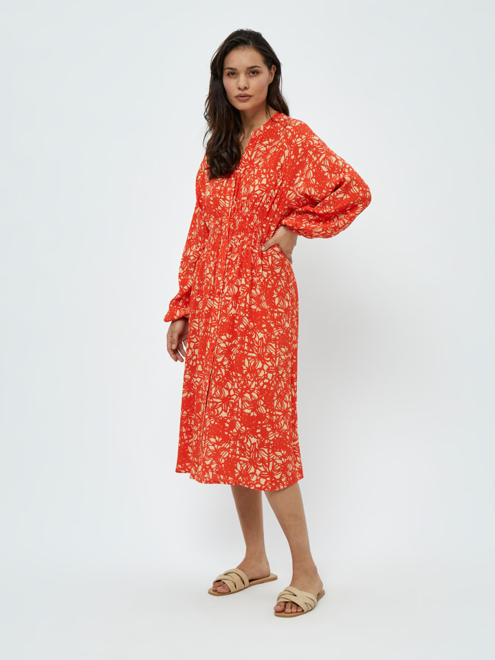 Платье с насыщенным оранжевым принтом Peppercorn
Платье с насыщенным оранжевым принтом Peppercorn