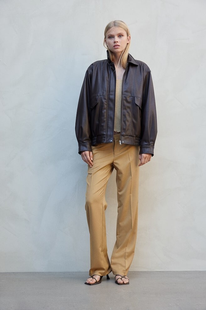 Элегантные брюки прямого кроя H&M, бежевый
Элегантные брюки прямого кроя H&M, бежевый