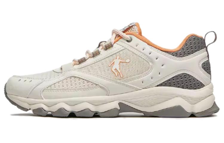 Антискользящие износостойкие низкие кроссовки для бега мужские бело-серые QIAODAN 
Антискользящие износостойкие низкие кроссовки для бега мужские бело-серые QIAODAN