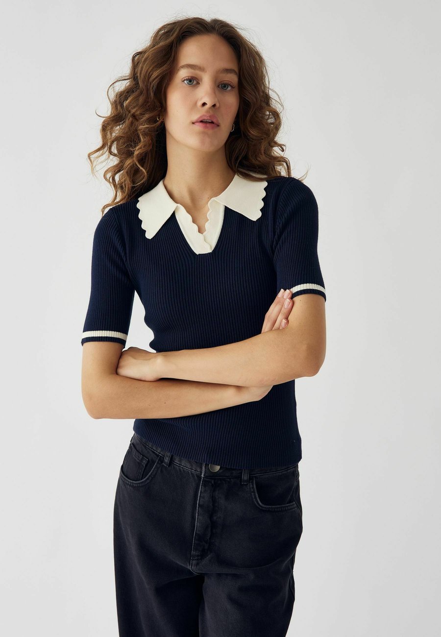Поло Noella Polo shirt, Navy Sugar Combo/Dark Blue
Поло Noella Polo shirt, Navy Sugar Combo/Dark Blue