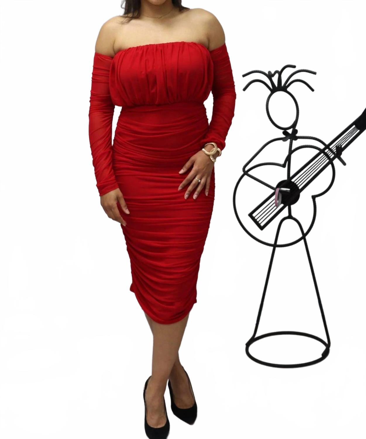 Платье Nicole с рукавами-фонариками и асимметричным вырезом миди в красном цвете Cameo
Платье Nicole с рукавами-фонариками и асимметричным вырезом миди в красном цвете Cameo