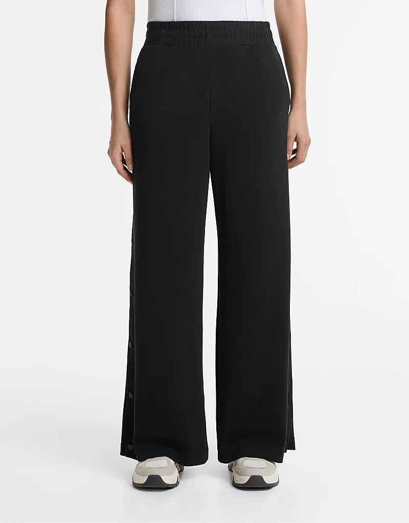 Брюки Oysho прямого кроя с мягким на ощупь модалом и пуговицами черного цвета
Брюки Oysho прямого кроя с мягким на ощупь модалом и пуговицами черного цвета