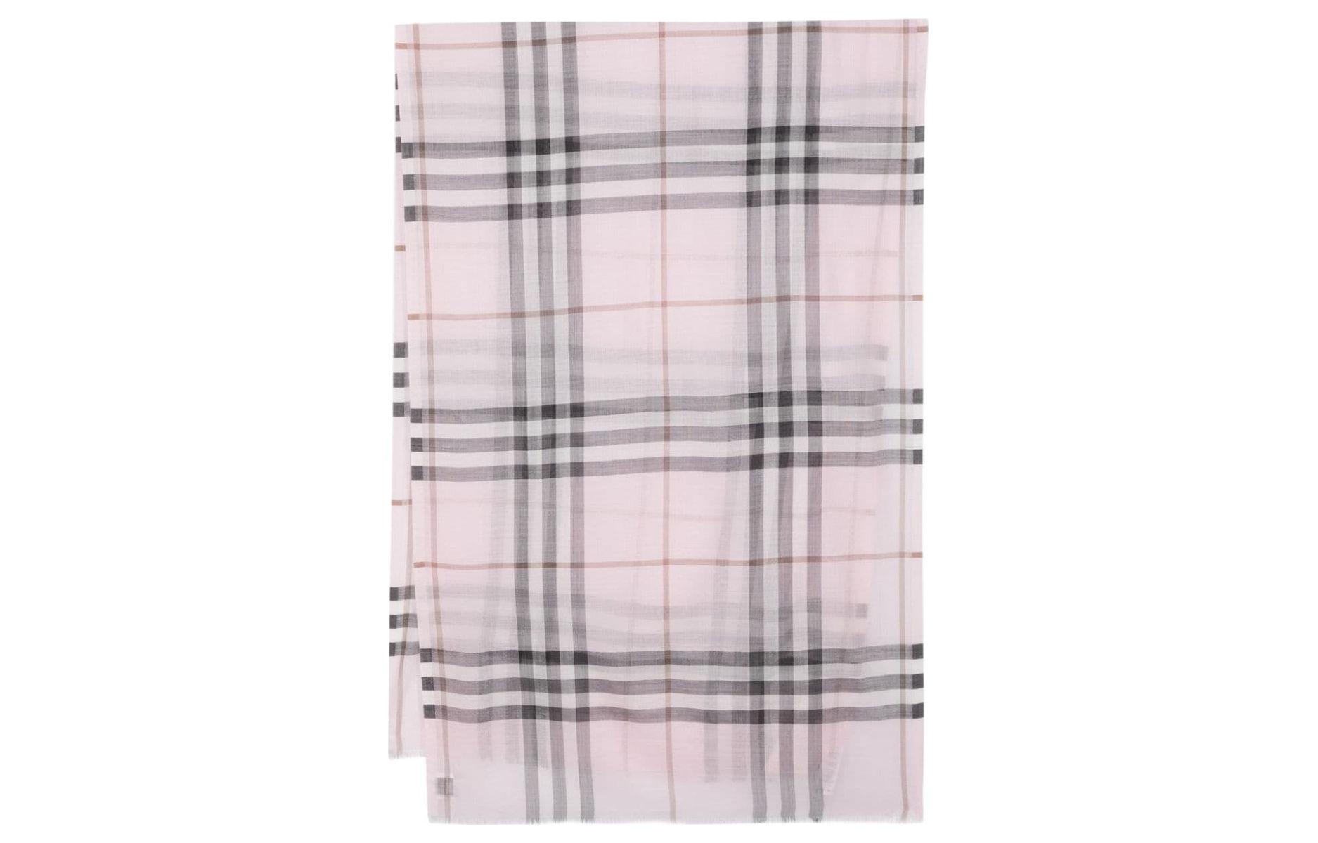 Проверить детали бахромчатого шарфа Burberry
Проверить детали бахромчатого шарфа Burberry