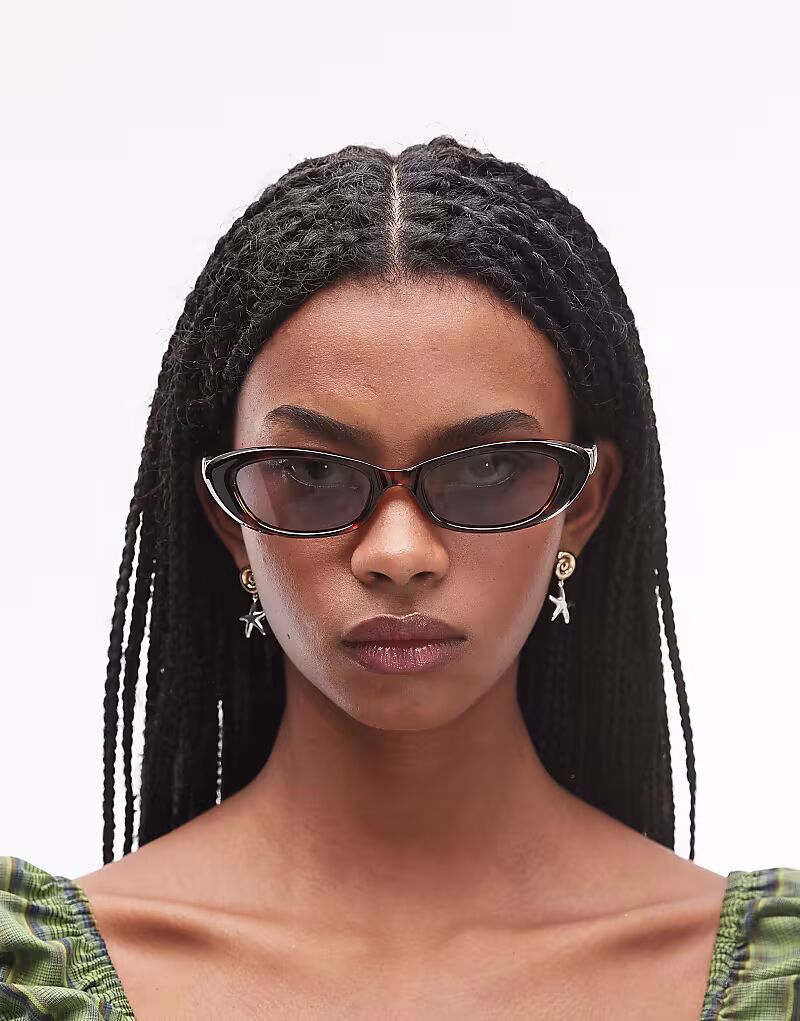 Солнцезащитные очки Le Specs the whisperer овальной формы в черепаховой оправе
Солнцезащитные очки Le Specs the whisperer овальной формы в черепаховой оправе