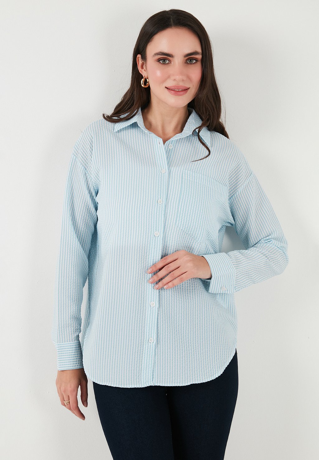 Блузка на пуговицах LELA, светло-голубой
Блузка на пуговицах LELA, светло-голубой