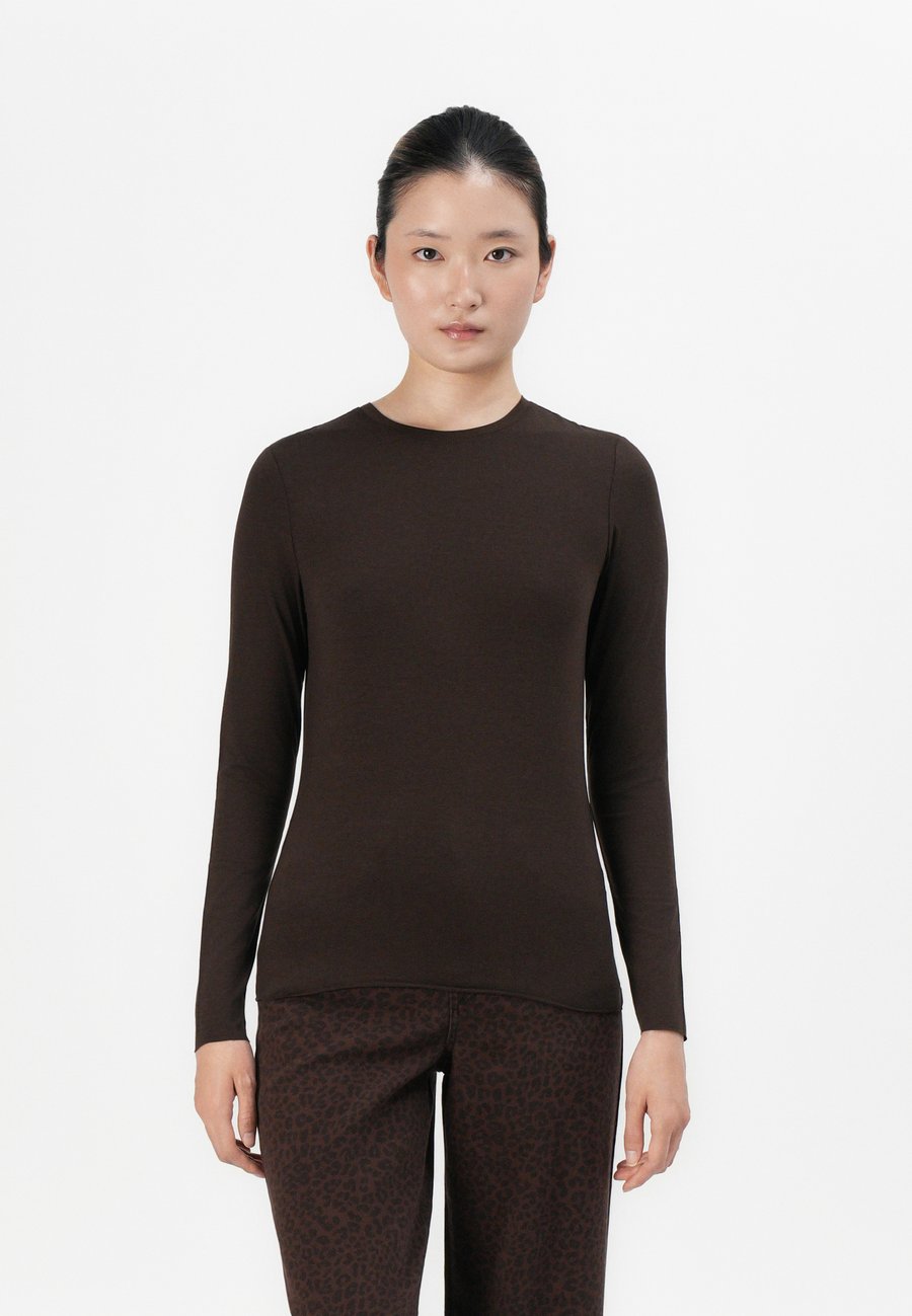 Топ ONLY ONLPURELY O NECK , Chocolate Torte/Dark Brown
Топ ONLY ONLPURELY O NECK , Chocolate Torte/Dark Brown