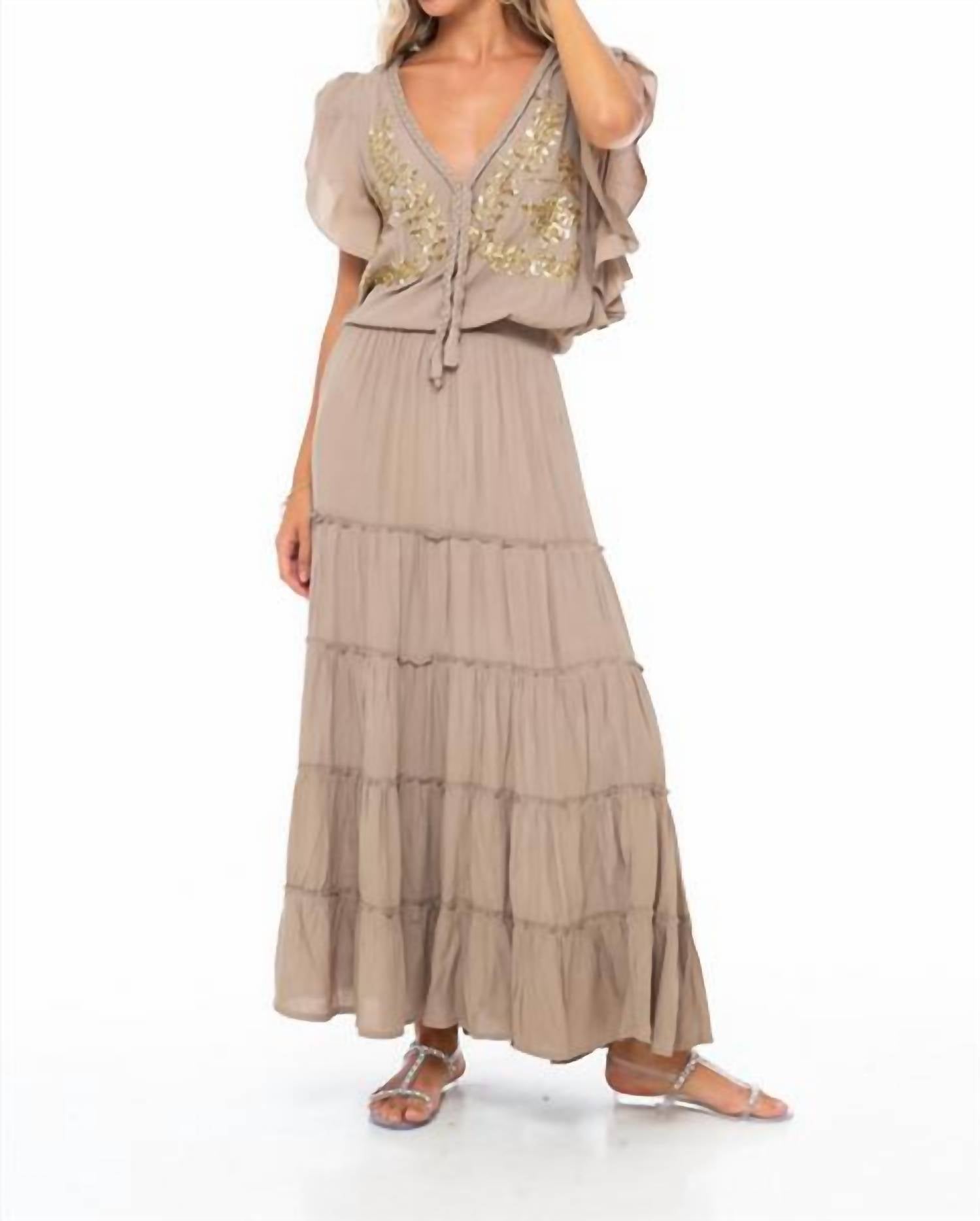 Вечернее платье макси с пайетками коричневого цвета SKEMO
Вечернее платье макси с пайетками коричневого цвета SKEMO