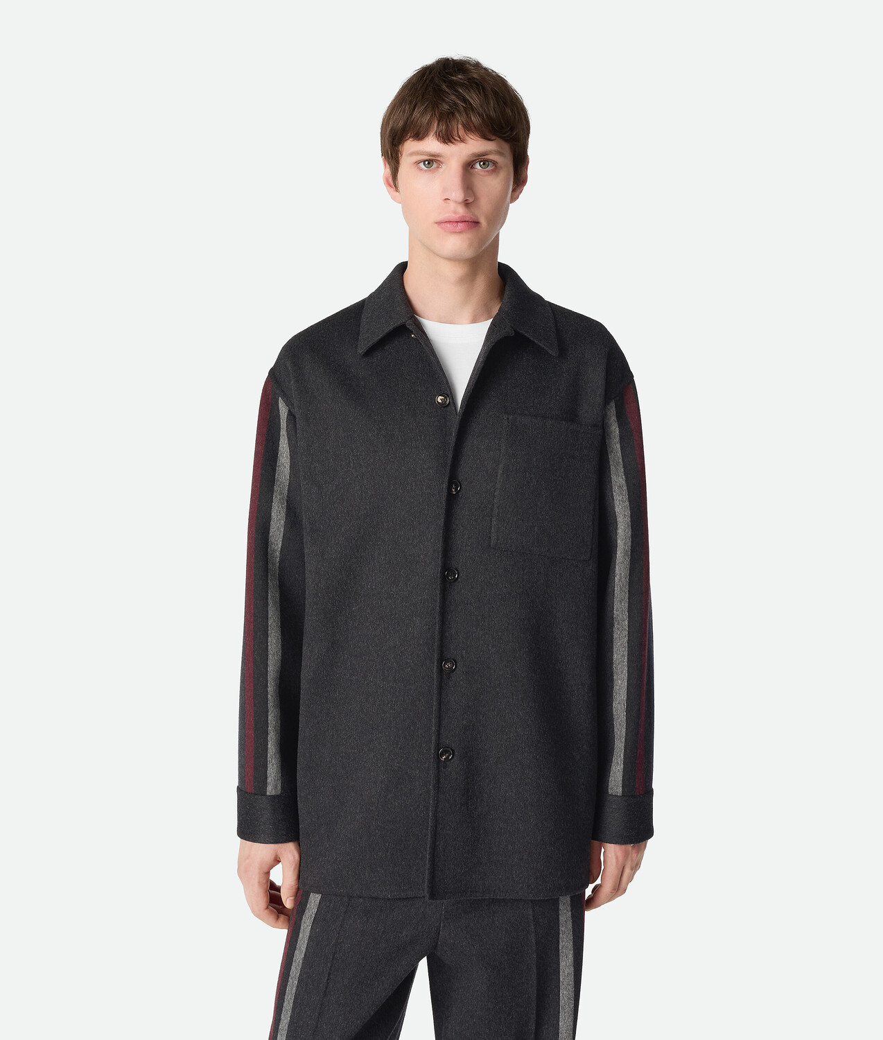 Wool and cashmere overshirt BOTTEGA VENETA, темно-серый/лава/черный
Wool and cashmere overshirt BOTTEGA VENETA, темно-серый/лава/черный