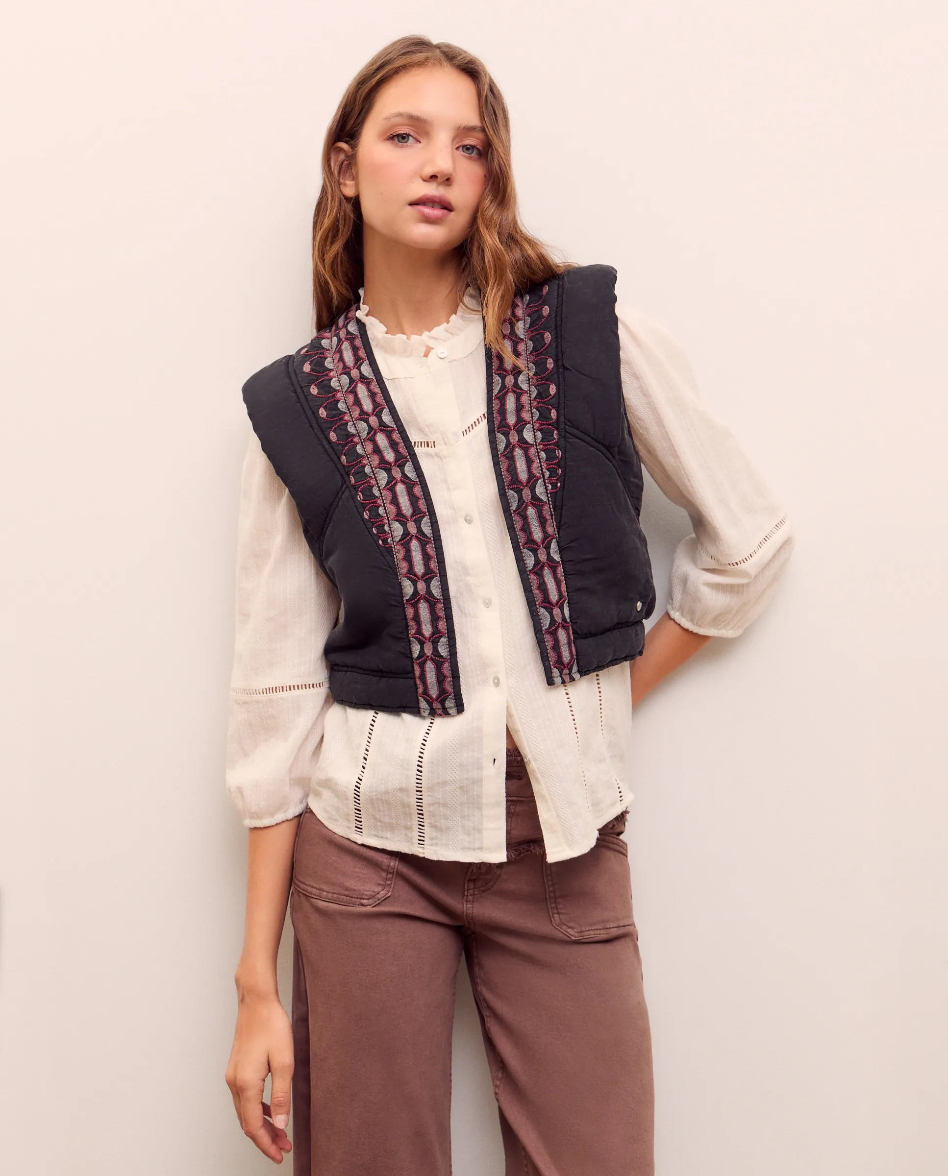 Вышитая женская жилетка Green Coast, серый
Вышитая женская жилетка Green Coast, серый