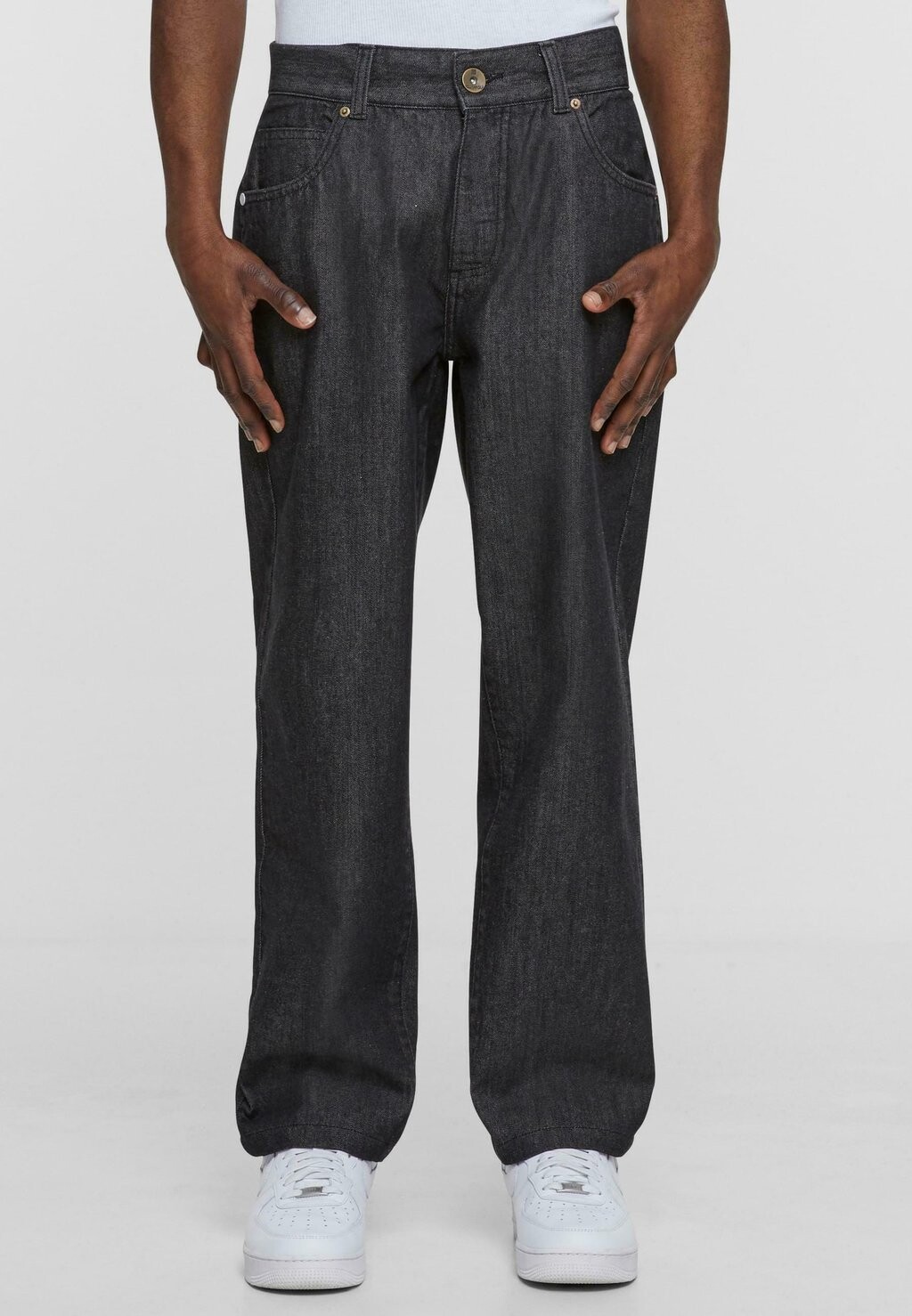 Джинсы свободного кроя SPRAY LOGO Southpole, черный
Джинсы свободного кроя SPRAY LOGO Southpole, черный