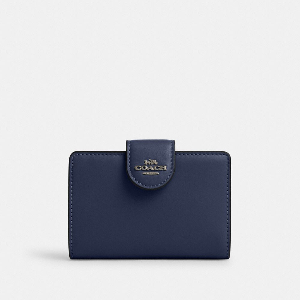 Средний кошелек с угловой молнией COACH, цвет black antique nickel/true navy
Средний кошелек с угловой молнией COACH, цвет black antique nickel/true navy