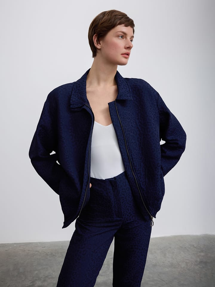 Куртка темно-синего цвета BGN
Куртка темно-синего цвета BGN