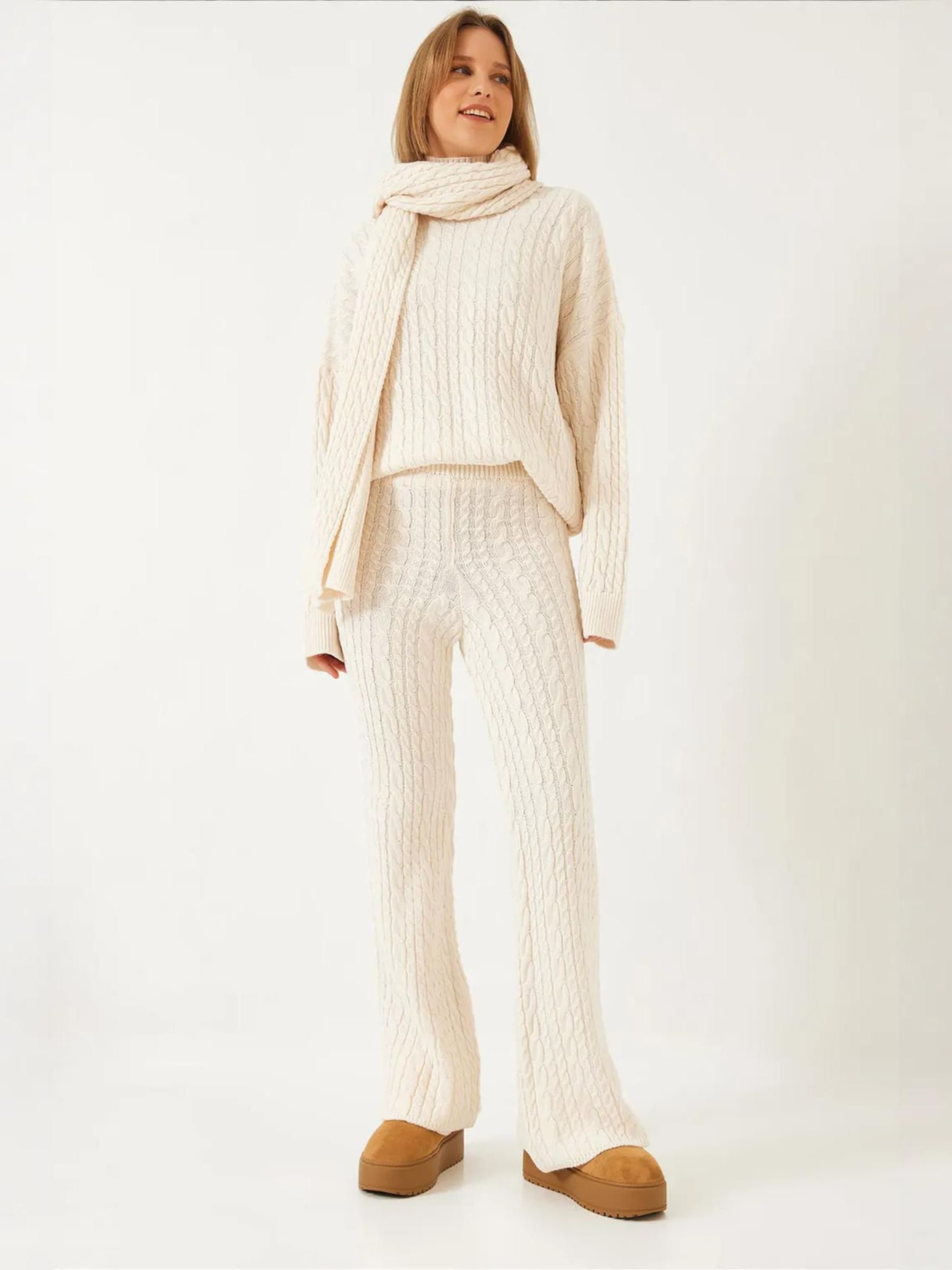Bianco Lucci Костюм-двойка в цвете Off White
Bianco Lucci Костюм-двойка в цвете Off White