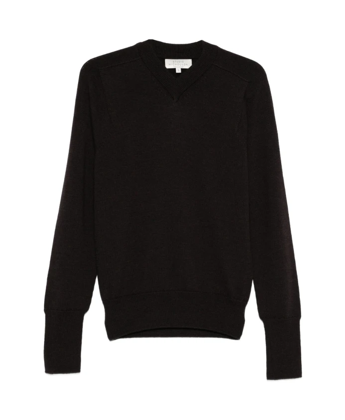 Черный свитер с V-образным вырезом из мериносовой шерсти Studio Nicholson, коричневый
Черный свитер с V-образным вырезом из мериносовой шерсти Studio Nicholson, коричневый