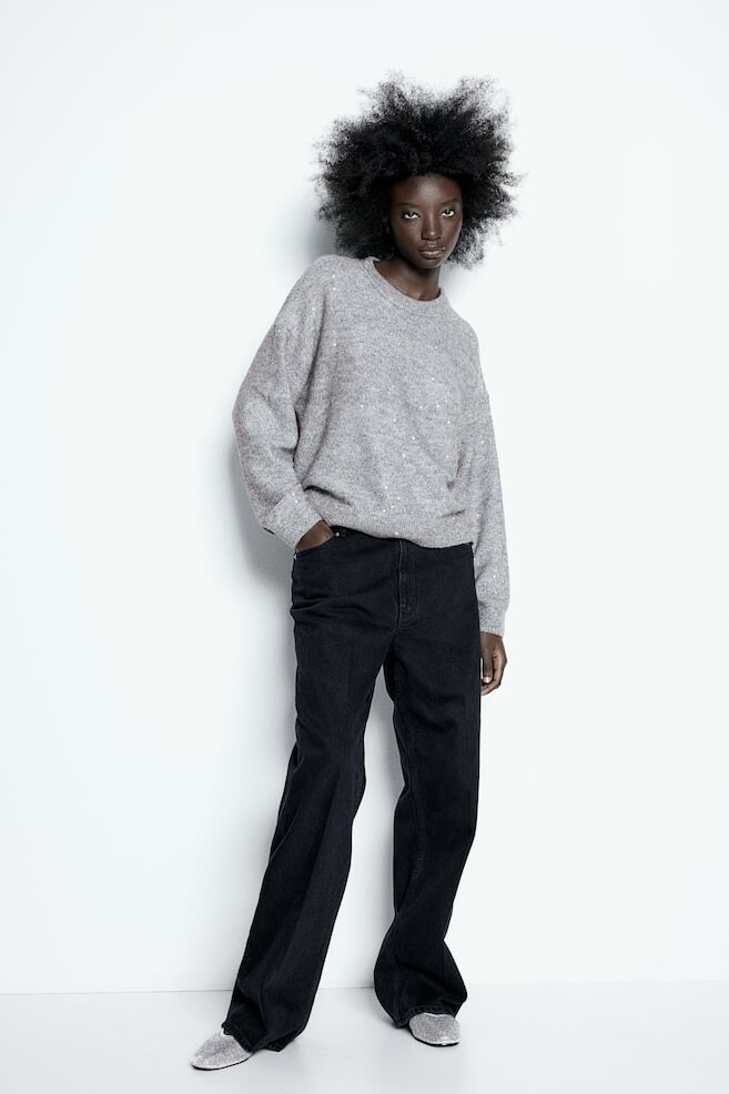 Свитер с украшениями H&M, серый
Свитер с украшениями H&M, серый