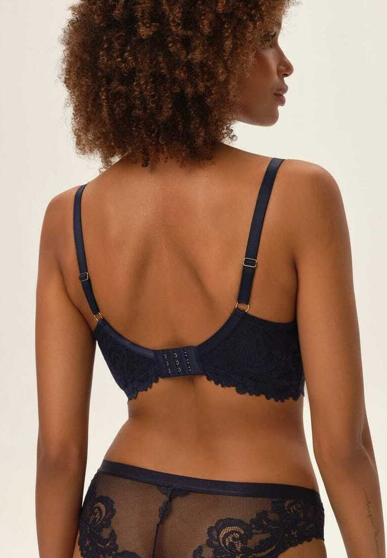 Бюстгальтер на косточках LYNN ESOTIQ, темно-синий
Бюстгальтер на косточках LYNN ESOTIQ, темно-синий