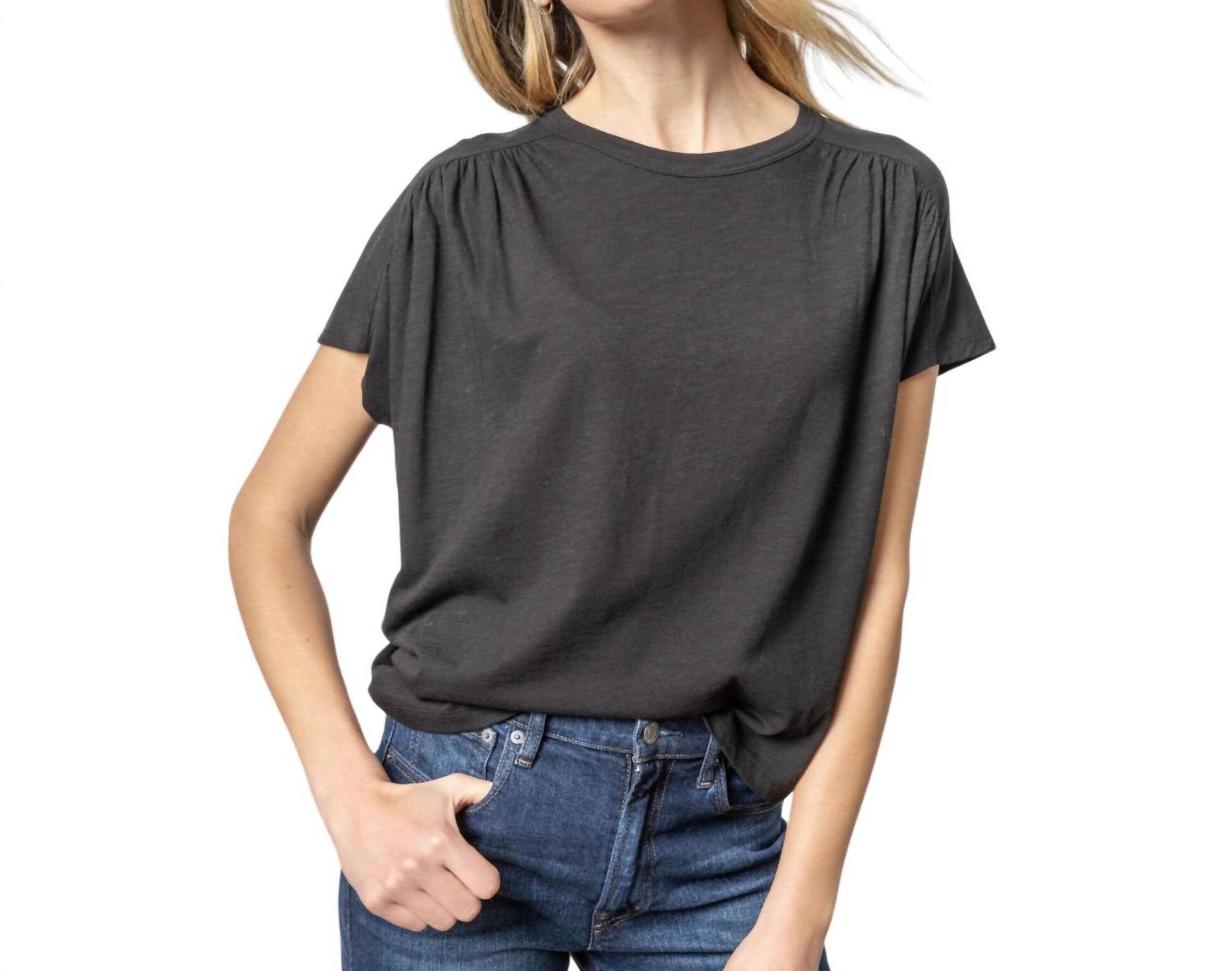 Легкая футболка с коротким рукавом и сборками в черном цвете Lilla P
Легкая футболка с коротким рукавом и сборками в черном цвете Lilla P