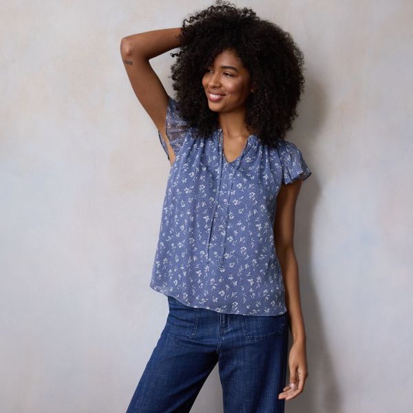 Миниатюрный топ-ракушка с завязкой спереди и оборкой, V-образным вырезом Lc Lauren Conrad, цвет blue dottie fleur
Миниатюрный топ-ракушка с завязкой спереди и оборкой, V-образным вырезом Lc Lauren Conrad, цвет blue dottie fleur