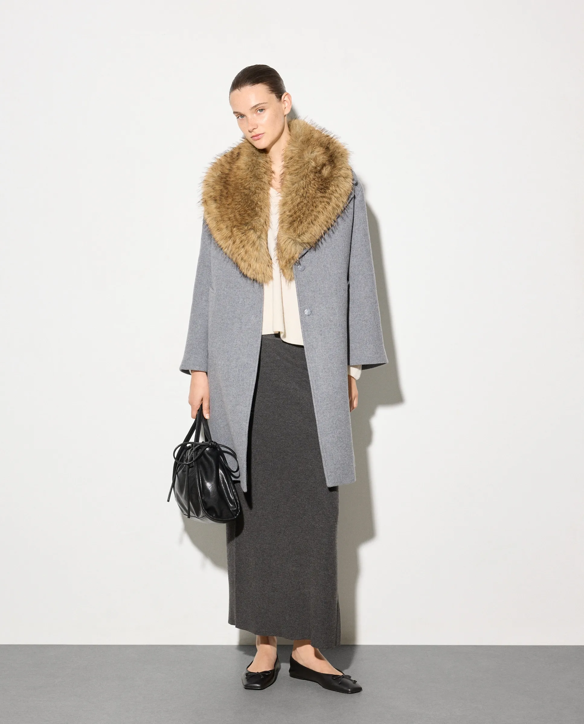 Длинное однотонное женское пальто Woman El Corte Inglés, светло-серый
Длинное однотонное женское пальто Woman El Corte Inglés, светло-серый