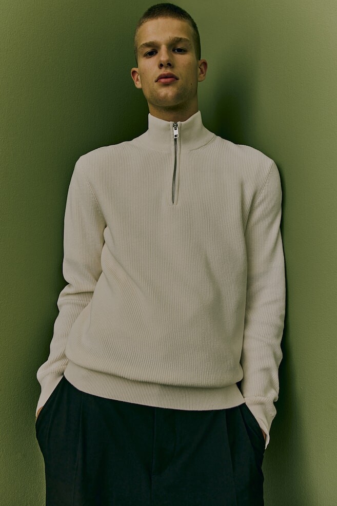 Облегающий свитер H&M, бежевый
Облегающий свитер H&M, бежевый