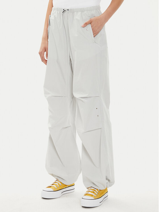 Брюки loose fit W Parachute Pant 10026399-A02 Converse, белый
Брюки loose fit W Parachute Pant 10026399-A02 Converse, белый