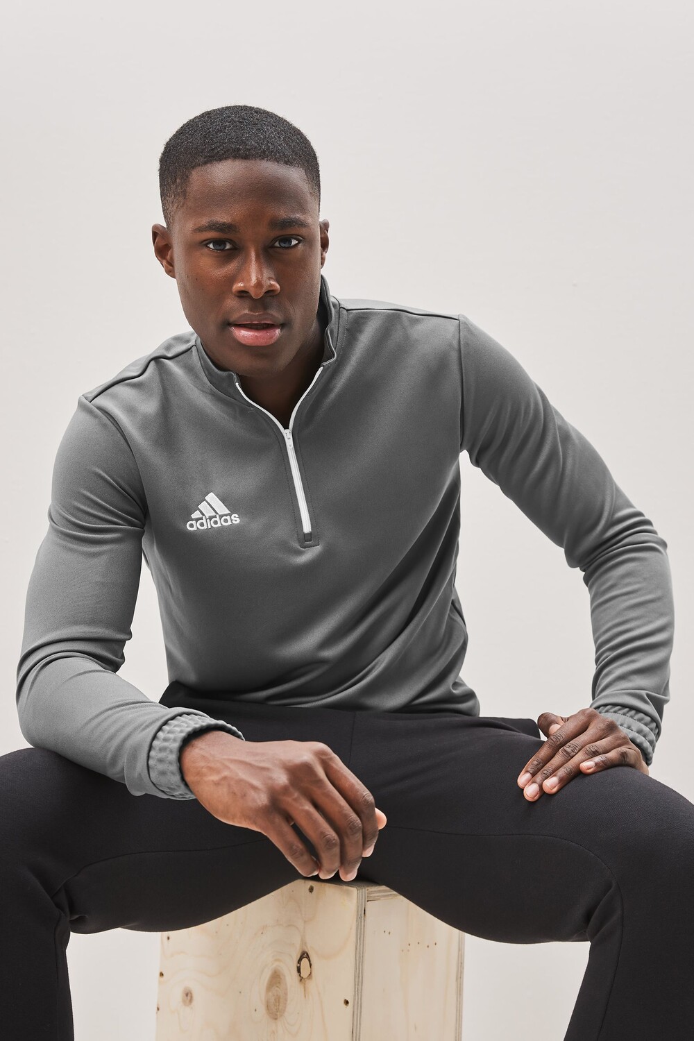 Толстовка Entrada 22 на молнии 1/4 adidas, серый
Толстовка Entrada 22 на молнии 1/4 adidas, серый