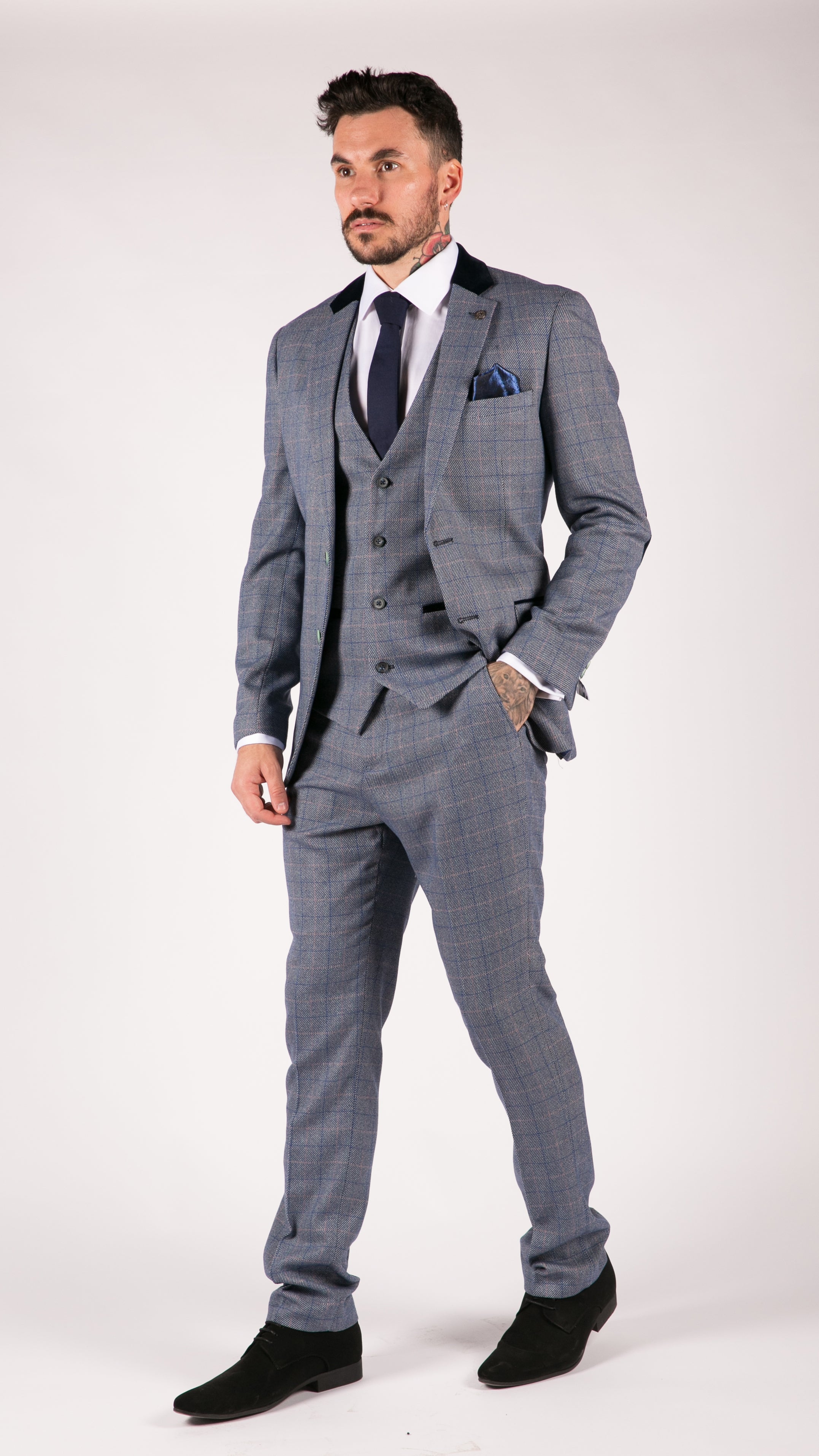 Костюм-тройка в клетку Hilton Blue Marc Darcy, синий
Костюм-тройка в клетку Hilton Blue Marc Darcy, синий