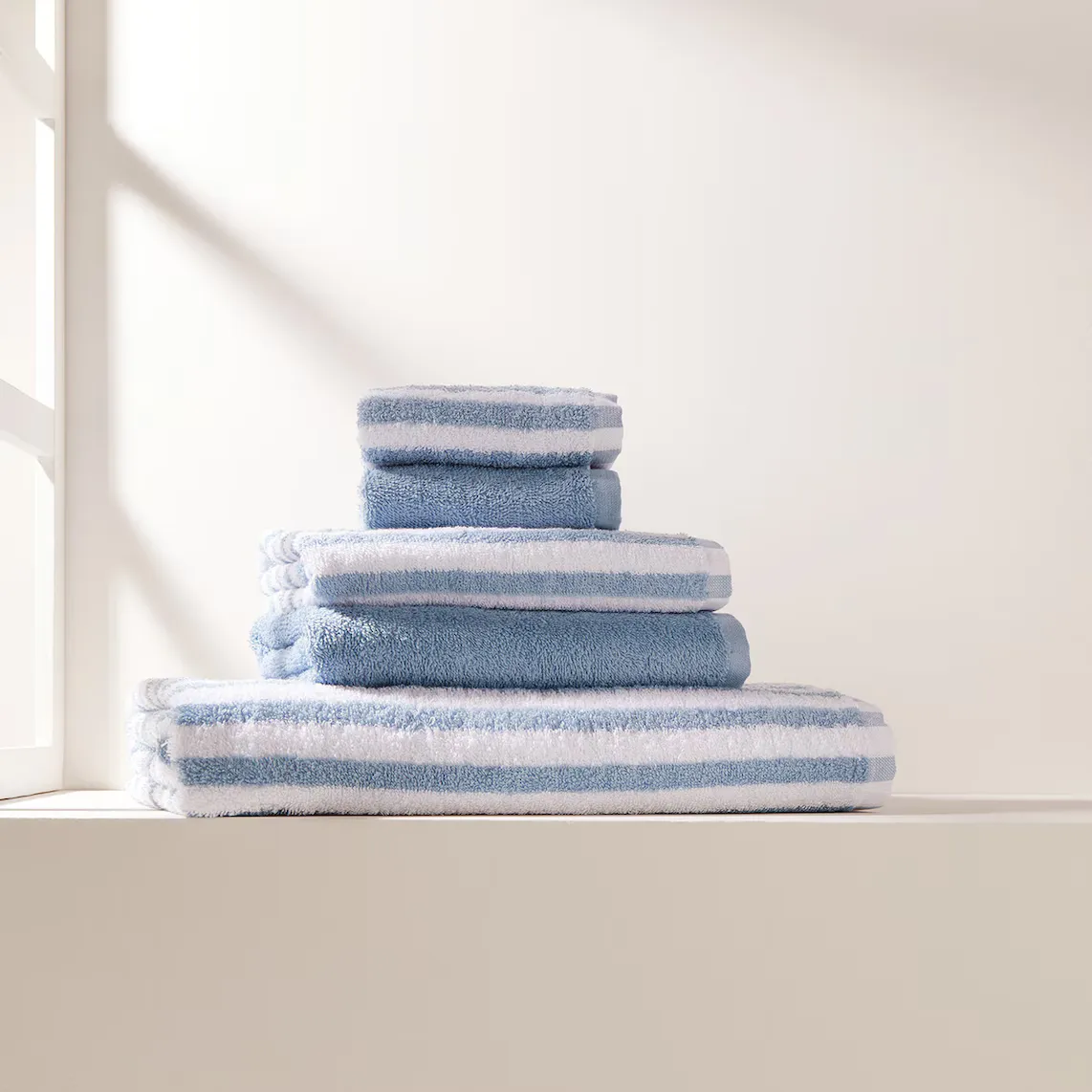 Комплект из 5 хлопковых полотенец 450 гр/м² Costa 23 El Corte Inglés, синий
Комплект из 5 хлопковых полотенец 450 гр/м² Costa 23 El Corte Inglés, синий
