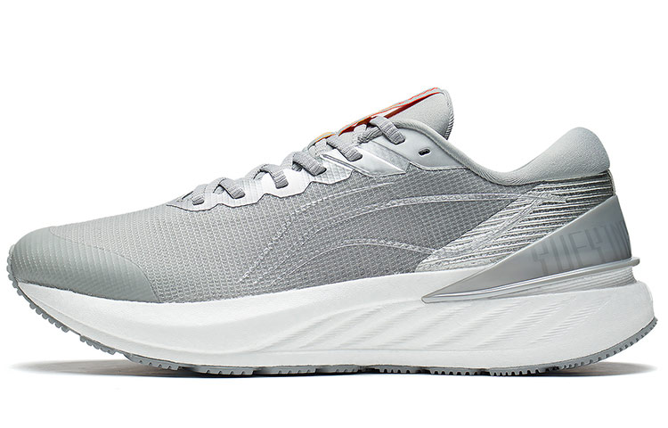 LINING YueYing 2.0 Support Low Top Running Shoes мужские серые серебристые
LINING YueYing 2.0 Support Low Top Running Shoes мужские серые серебристые