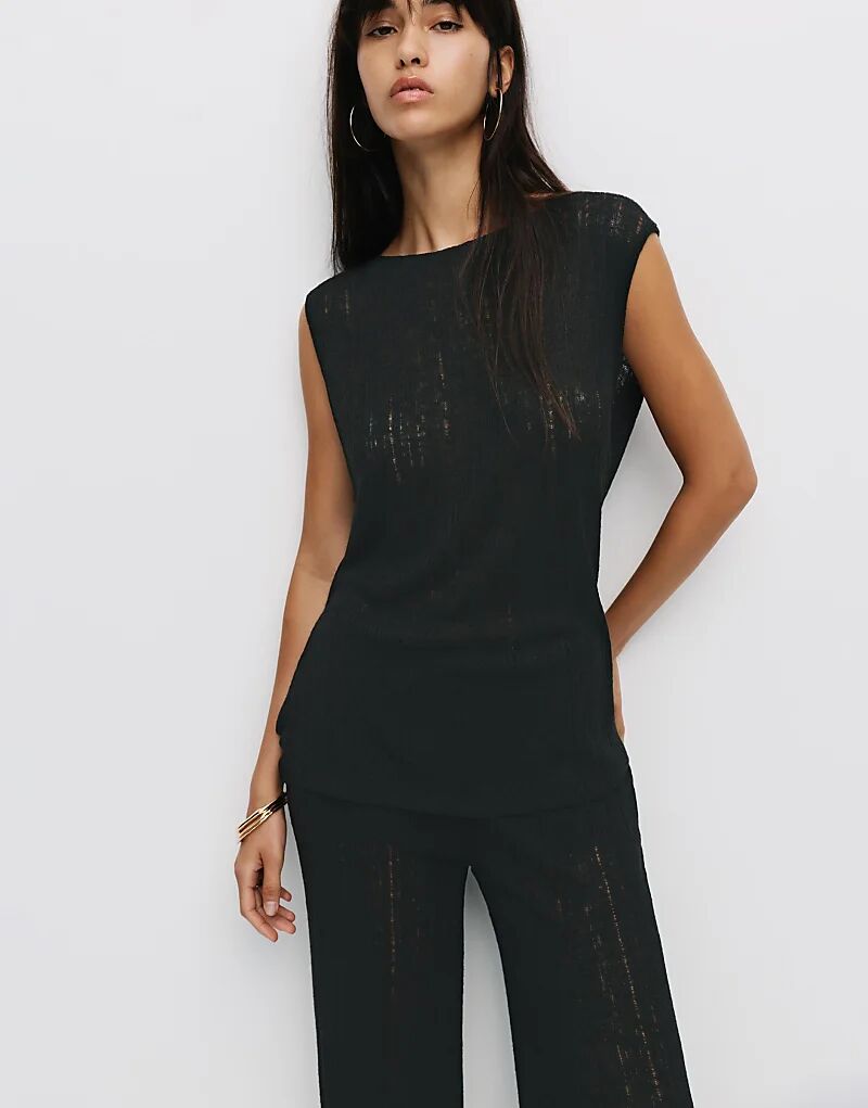 Pull&Bear Открытый трикотажный топ черного цвета 
Pull&Bear Открытый трикотажный топ черного цвета