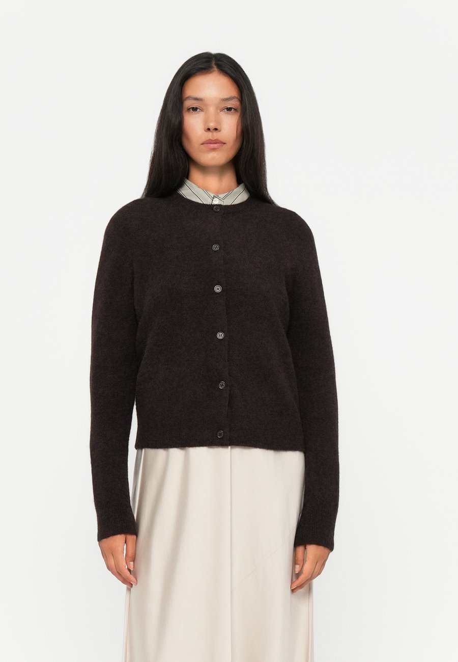 Кардиган Samsøe Samsøe NOR SHORT CARDIGAN, Black Coffee/Dark Brown
Кардиган Samsøe Samsøe NOR SHORT CARDIGAN, Black Coffee/Dark Brown