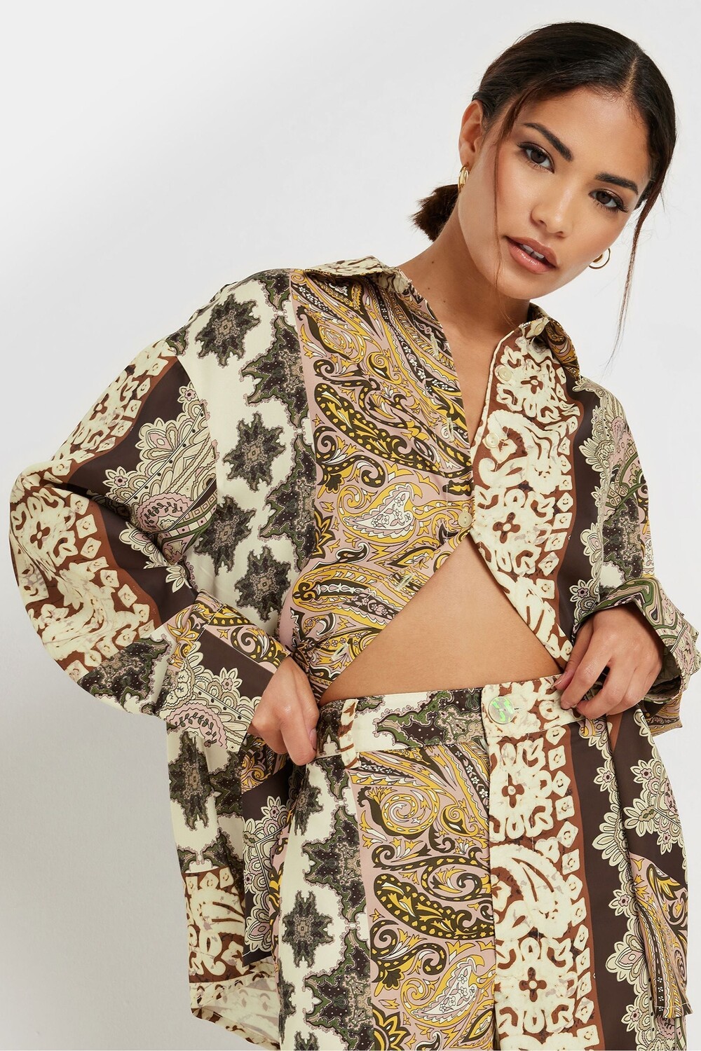 Рубашка с длинным рукавом в стиле бохо пэчворк Pixiegirl Petite, коричневый
Рубашка с длинным рукавом в стиле бохо пэчворк Pixiegirl Petite, коричневый