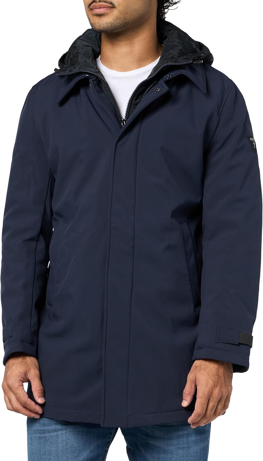 GUESS мужская новая софтшелловая куртка Colin с капюшоном, Smart Blue
GUESS мужская новая софтшелловая куртка Colin с капюшоном, Smart Blue