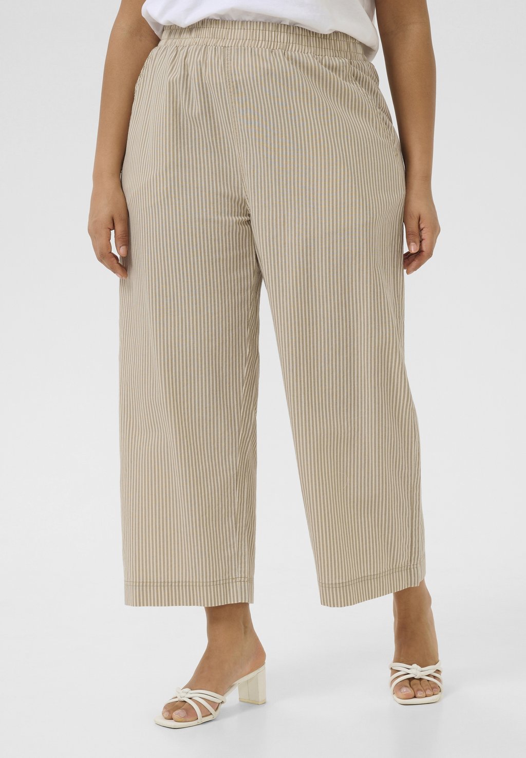 Брюки Kaffe Curve, бежевый
Брюки Kaffe Curve, бежевый