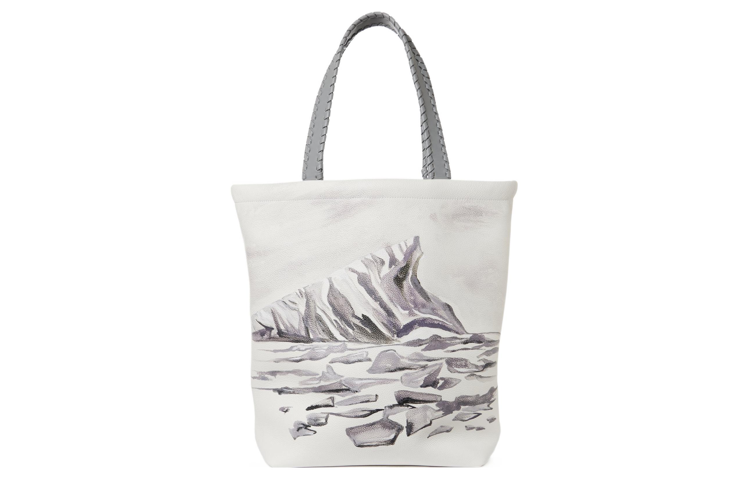 Chloé Сумка-шоппер Хлои из зерненой телячьей кожи большая женская бело-голубая
Chloé Сумка-шоппер Хлои из зерненой телячьей кожи большая женская бело-голубая