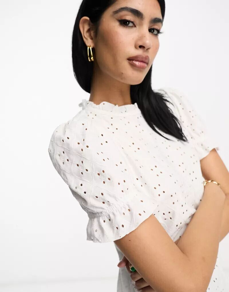 Белый трикотажный топ с короткими рукавами и кружевным узором Vila
Белый трикотажный топ с короткими рукавами и кружевным узором Vila