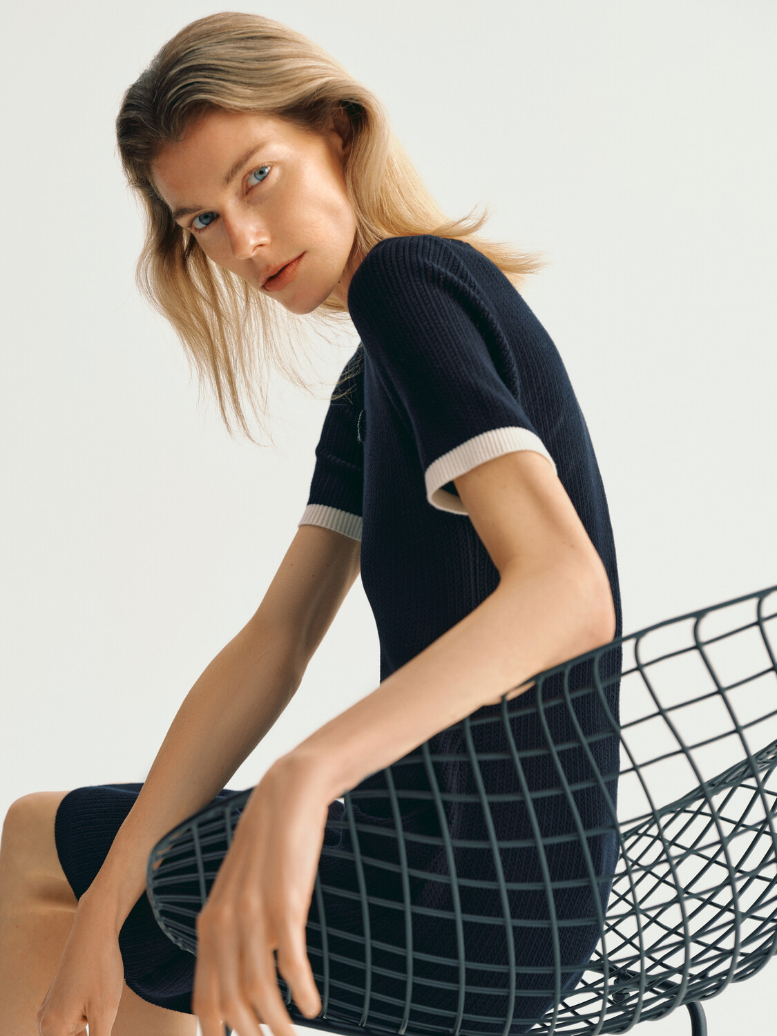 Контрастное платье Mai Meng с короткими рукавами, темно-синий
Контрастное платье Mai Meng с короткими рукавами, темно-синий