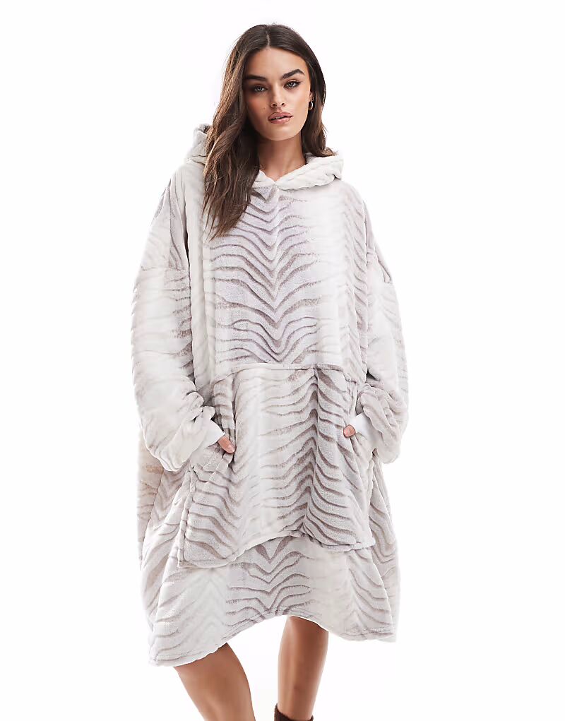 Loungeable - Роскошная флисовая уютная толстовка с капюшоном серо-коричневого цвета с тигровым принтом и градиентом
Loungeable - Роскошная флисовая уютная толстовка с капюшоном серо-коричневого цвета с тигровым принтом и градиентом