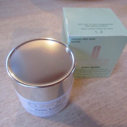 Осветляющий увлажняющий крем Even Better Spf20, 50 мл, Clinique
Осветляющий увлажняющий крем Even Better Spf20, 50 мл, Clinique