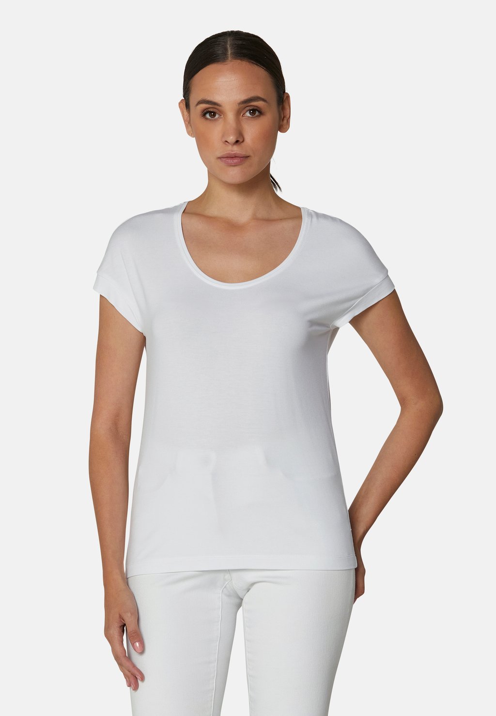 Базовая футболка MADELEINE, белый 
Базовая футболка MADELEINE, белый