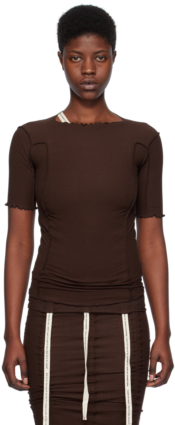 Коричневая футболка с омато Baserange
Коричневая футболка с омато Baserange