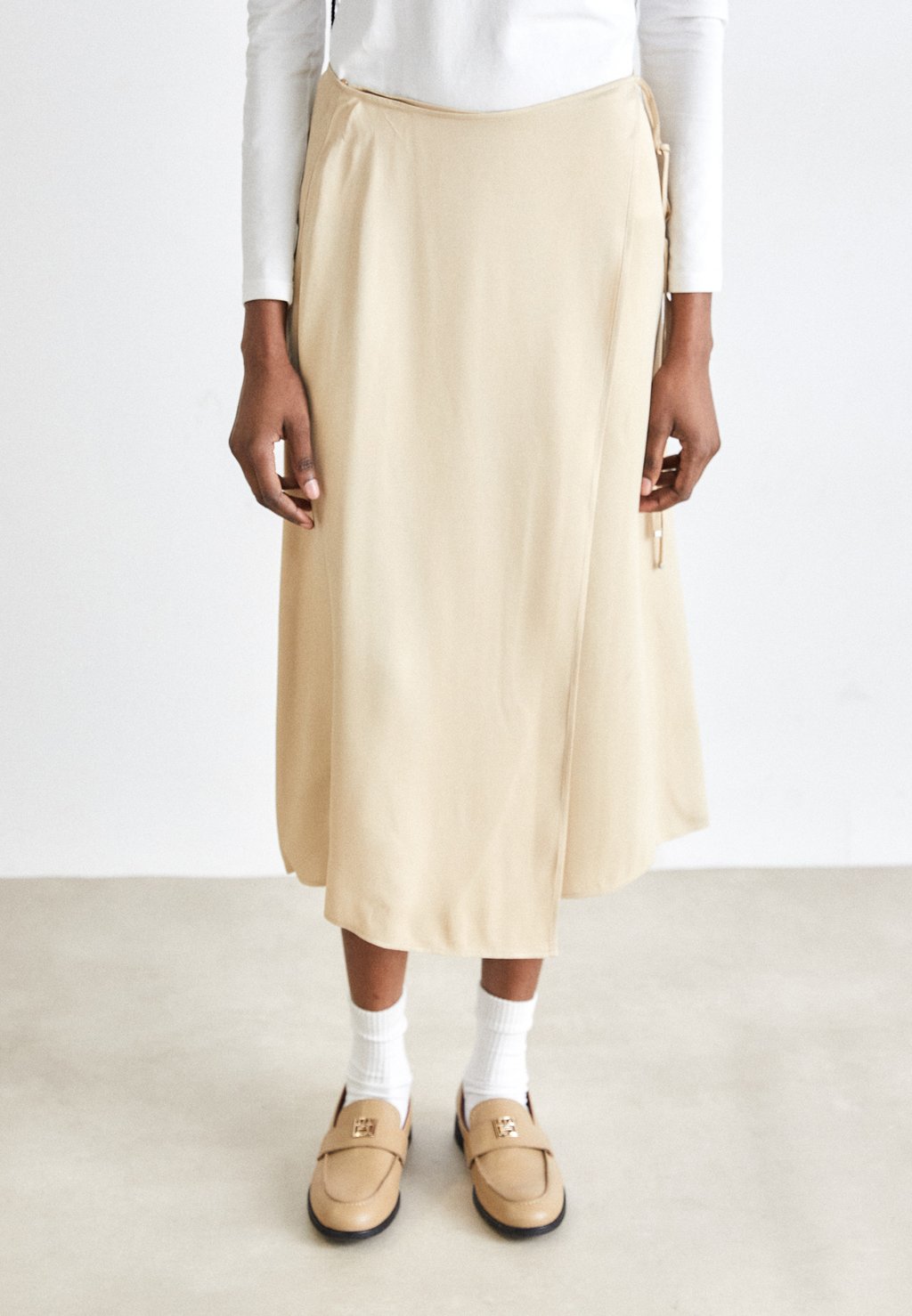 Юбка с запахом VAMARNI BOSS, бежевый
Юбка с запахом VAMARNI BOSS, бежевый